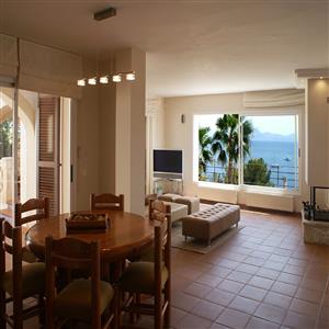dinning room with access to the terrace.