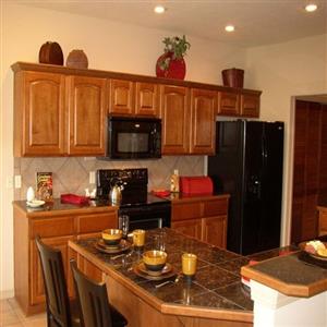 Kitchen has all major appliances.