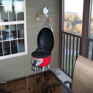 Private BBQ grill in Screened-In Porch