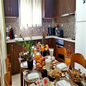 Fully equipped kitchen,having your breakfast.