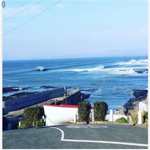 Surf beyond Pier