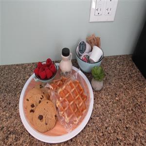 The Elmira Suite - Welcome package of local treats