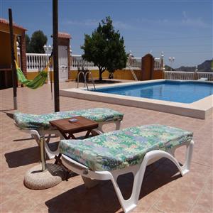 relax @ the swimming pool